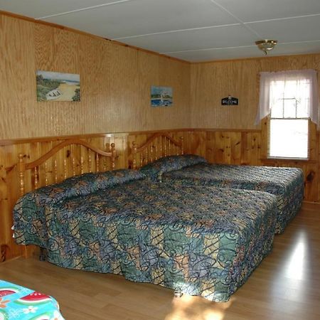 Channel Waterfront Cottages Weirs Beach Szoba fotó