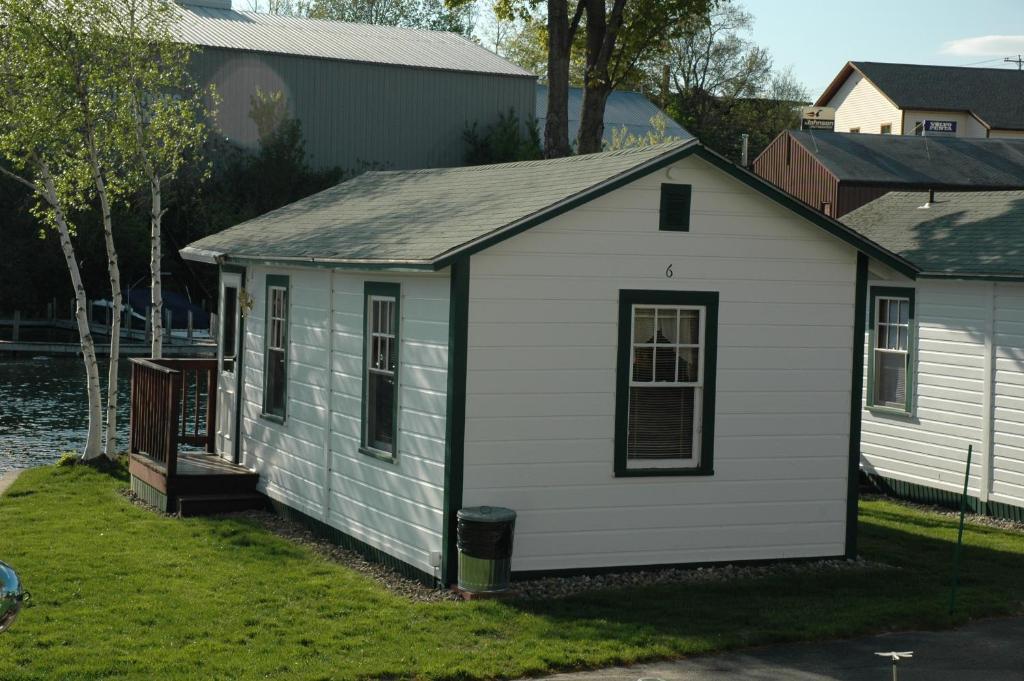 Channel Waterfront Cottages Weirs Beach Szoba fotó