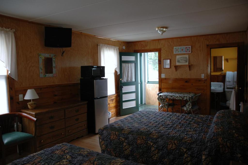 Channel Waterfront Cottages Weirs Beach Szoba fotó