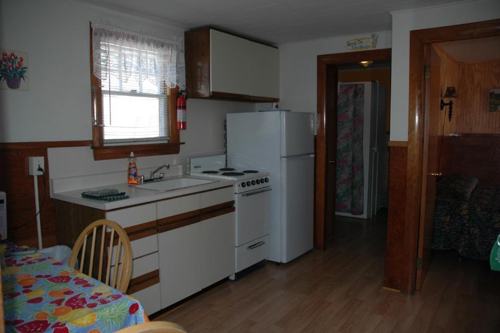 Channel Waterfront Cottages Weirs Beach Szoba fotó