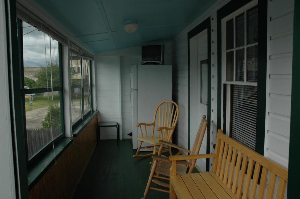 Channel Waterfront Cottages Weirs Beach Szoba fotó