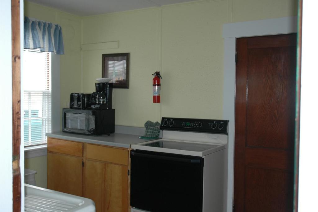 Channel Waterfront Cottages Weirs Beach Szoba fotó