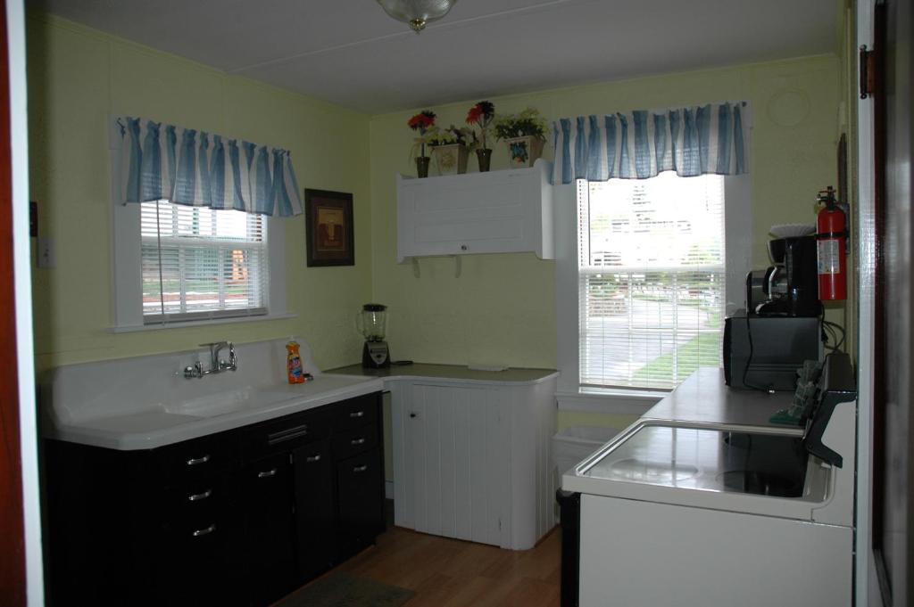 Channel Waterfront Cottages Weirs Beach Szoba fotó