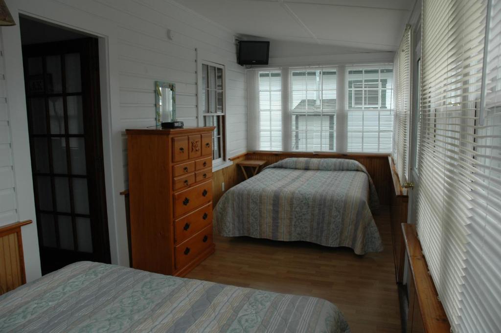 Channel Waterfront Cottages Weirs Beach Szoba fotó