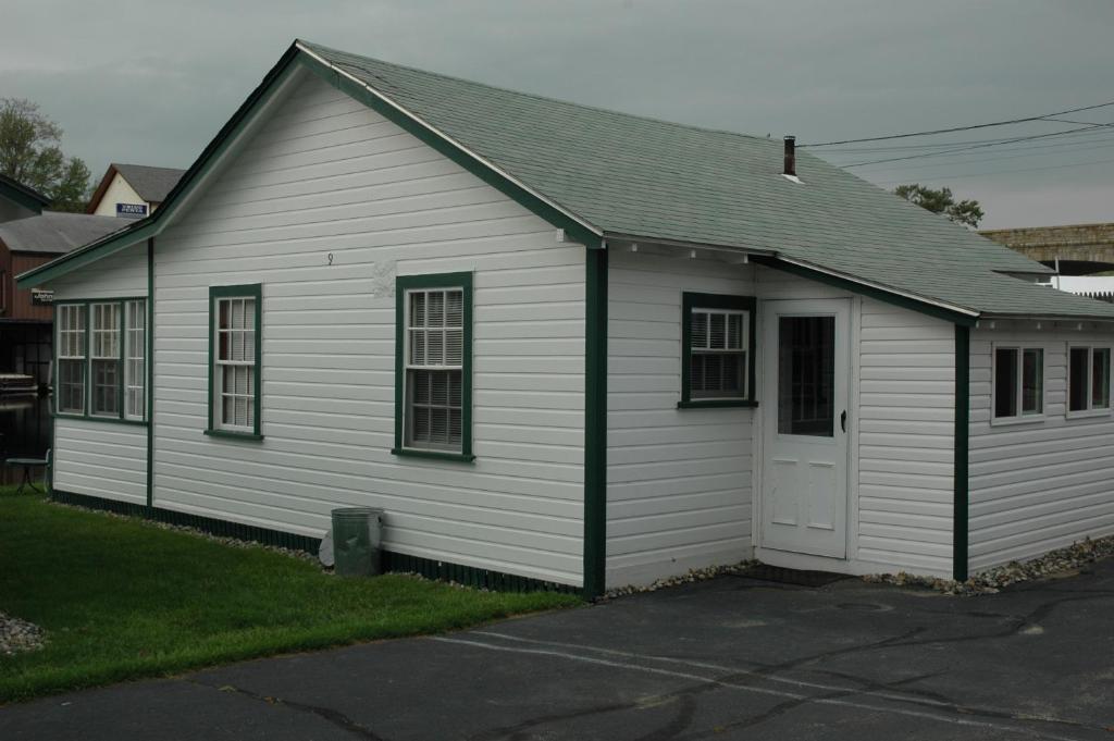 Channel Waterfront Cottages Weirs Beach Szoba fotó