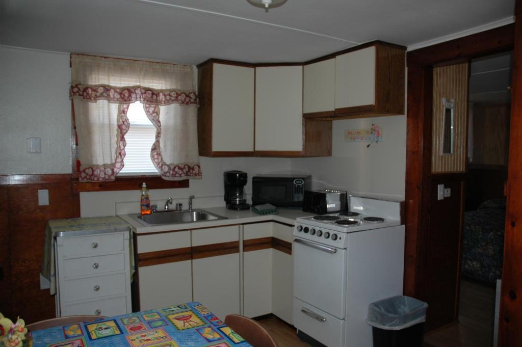 Channel Waterfront Cottages Weirs Beach Szoba fotó
