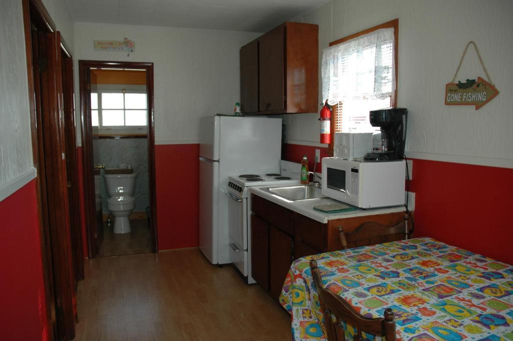 Channel Waterfront Cottages Weirs Beach Szoba fotó