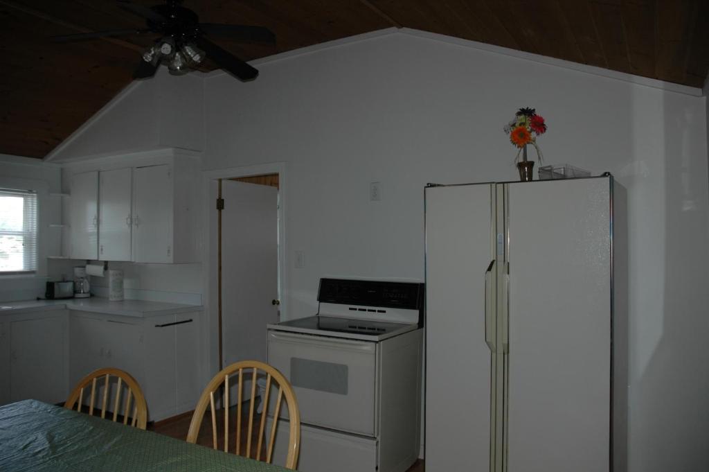 Channel Waterfront Cottages Weirs Beach Szoba fotó