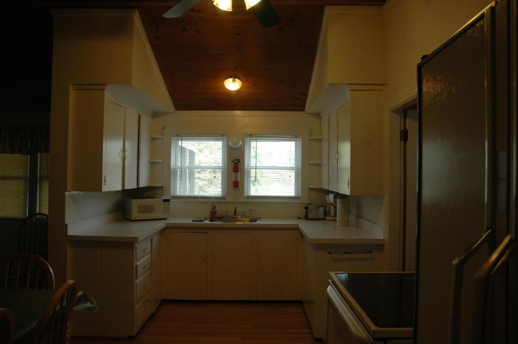 Channel Waterfront Cottages Weirs Beach Szoba fotó